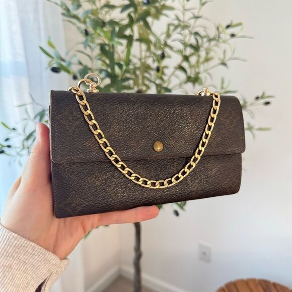 ✅AUTHENTIC✅LOUIS VUITTON WALLET ON A CHAIN - Picture 5 of 15